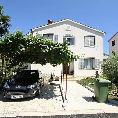 Two-bedroom In Porec/istrien 10290 *