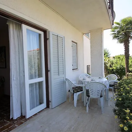Two-bedroom In Porec/istrien 10290