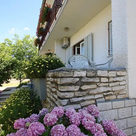 Apartamento Two-bedroom In Porec/istrien 10290 Poreč
