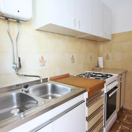 Two-bedroom In Porec/istrien 10290 *