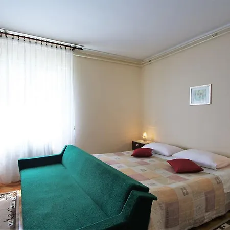 Two-bedroom In Porec/istrien 10290 Apartamento *