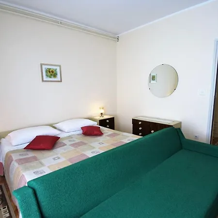 Two-bedroom In Porec/istrien 10290 Apartamento Poreč