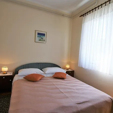 Apartamento Two-bedroom In Porec/istrien 10290