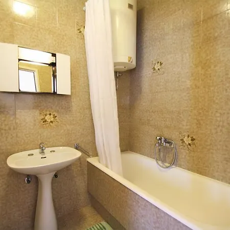 Two-bedroom In Porec/istrien 10290 Apartamento